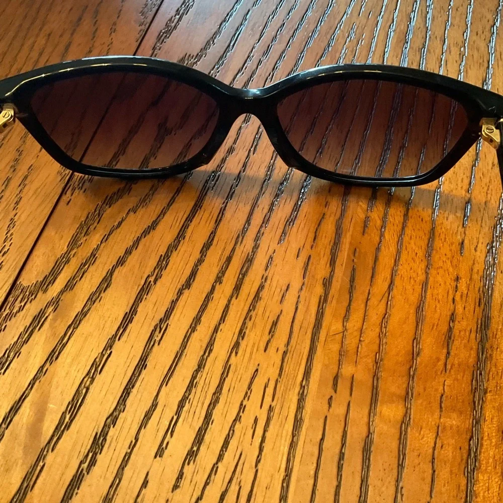 Coach - NWOT .Black Full Rim Square Women's Black Sunglasses - Picture 9 of 10